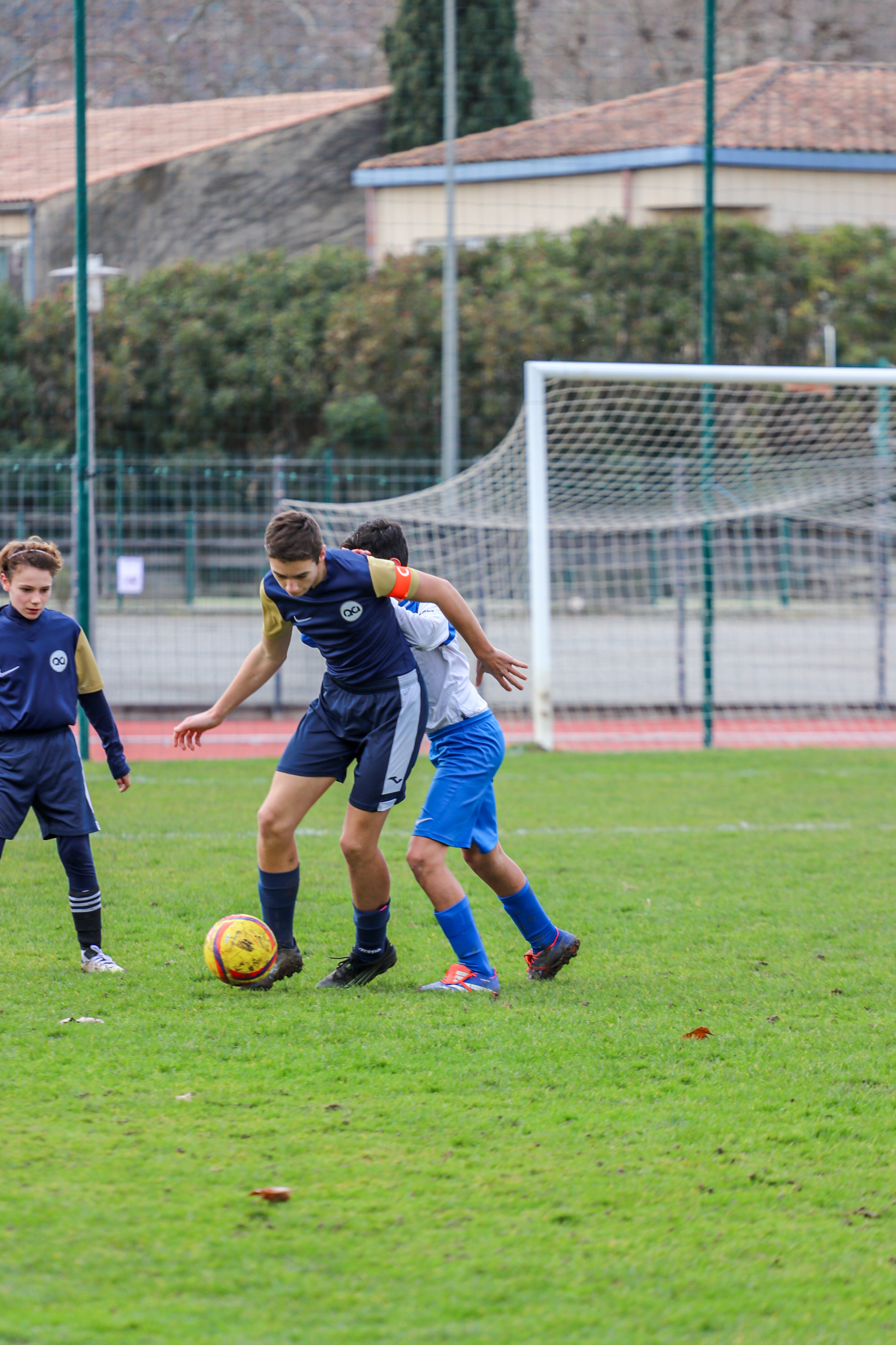 Louis avec le ballon, match face à Manosque